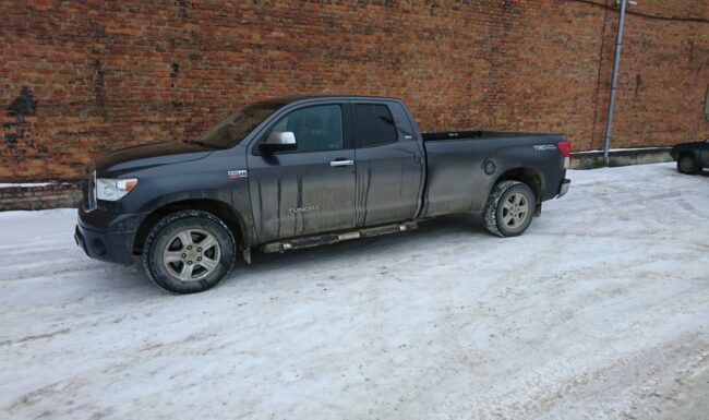 Авто біля сервісу AutoBox
